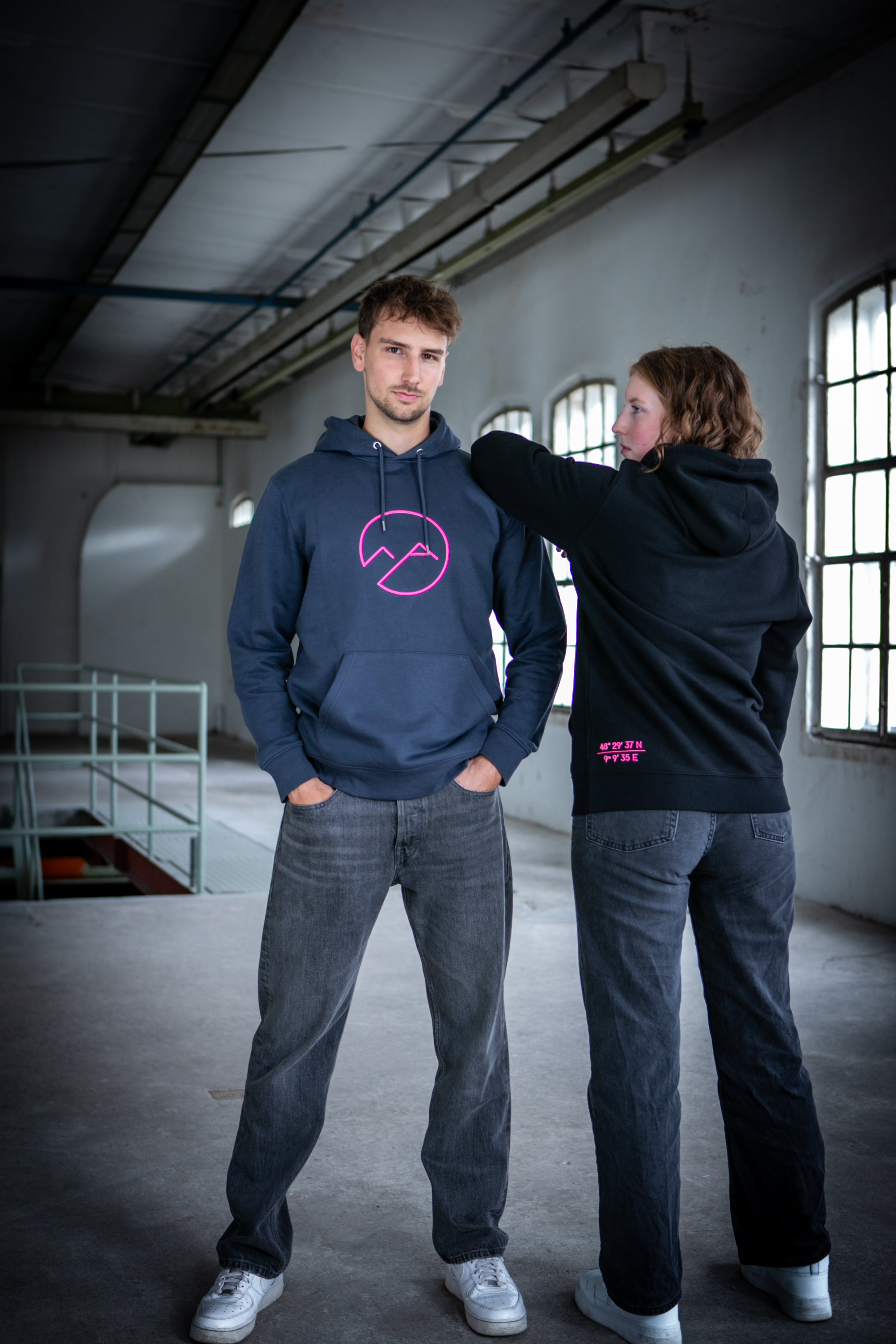 Unisex Hoodie (dunkelgrau/neon) - neon pink - Albdraufgänger
