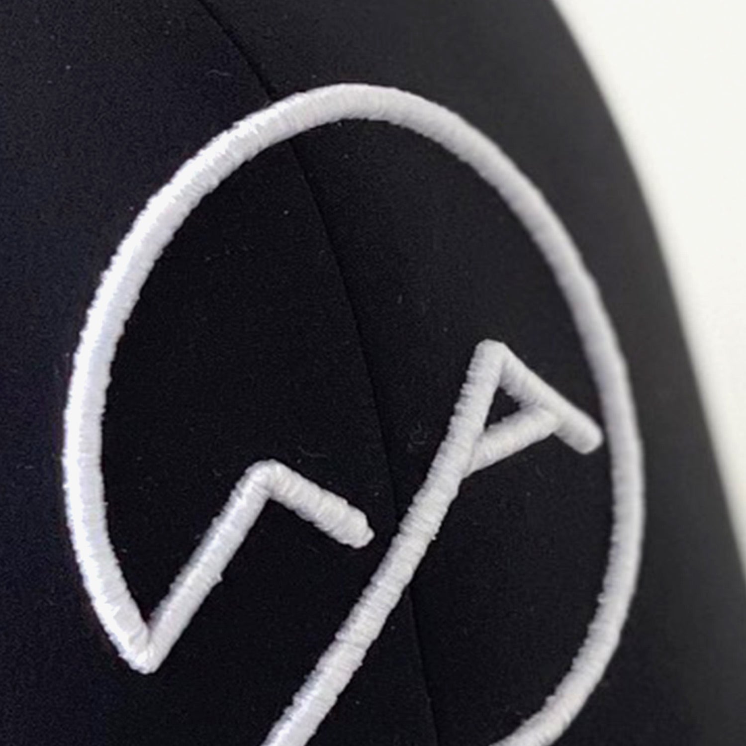 Cap Flex Fit mit "ALBDRAUFGÄNGER" - Logo - Weiß - Albdraufgänger